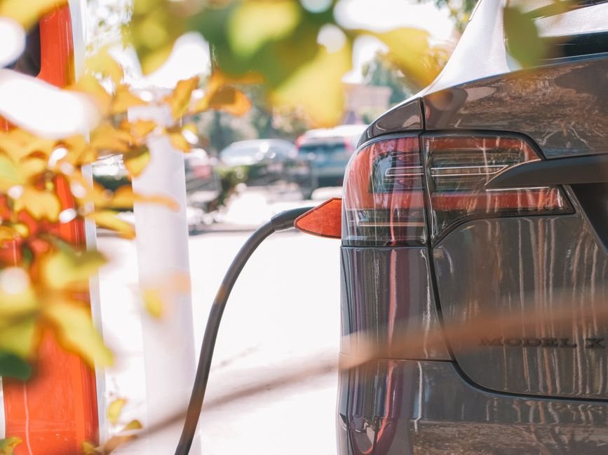 Borne de recharge triphasée pour entreprise et copropriété à Lorient