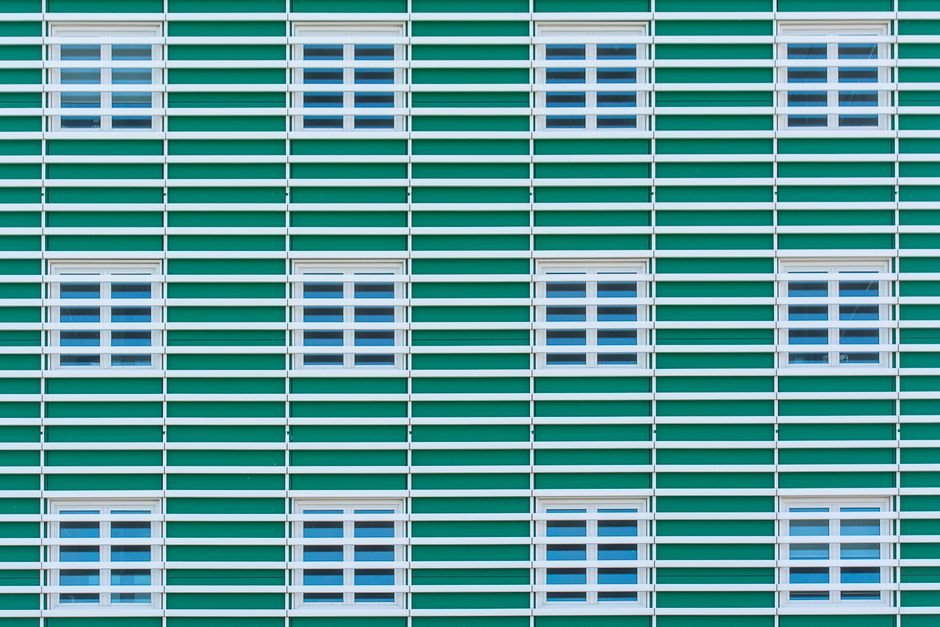 Panneau mural extérieur : habiller une façade ou un muret durablement à Quimper