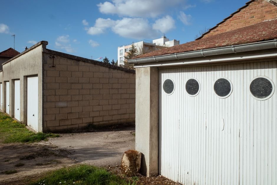 Porte de garage isolée : faites des économies d'énergie à Brest