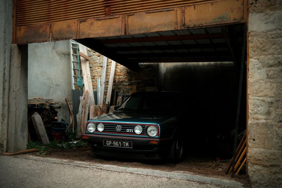 Porte de garage latérale à Lorient : une alternative maligne pour votre maison