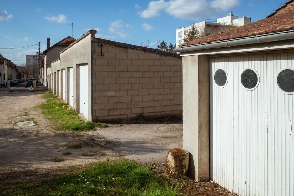 Porte de garage sur mesure à Saint-Brieuc : comment bien configurer son projet