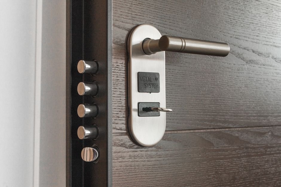 Porte d'entrée sécurisée RC2 : protéger sa maison à Auray