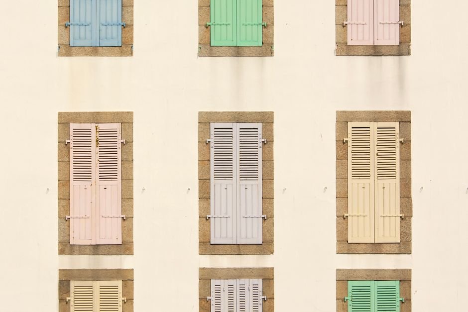 Porte multi-cadres à Brest : personnalisez votre entrée avec style et performance